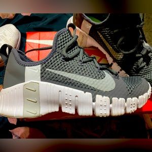 Nike tennis shoes worn a couple times still like new